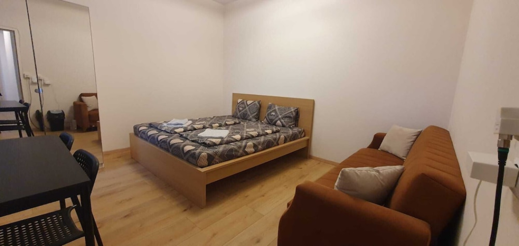 Group Stay 3 Apts Near Enkplatz