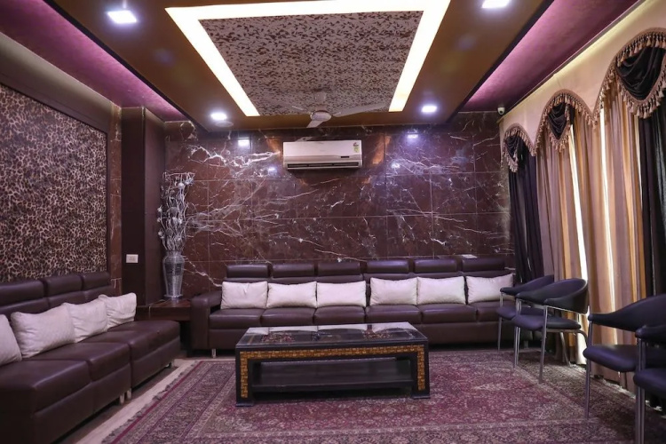 OYO 14867 Hotel Aashadeep