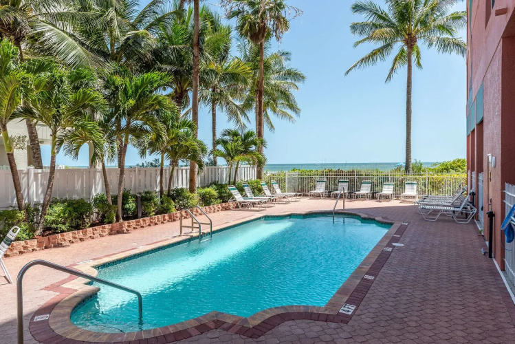 Casa Playa Beach Resort