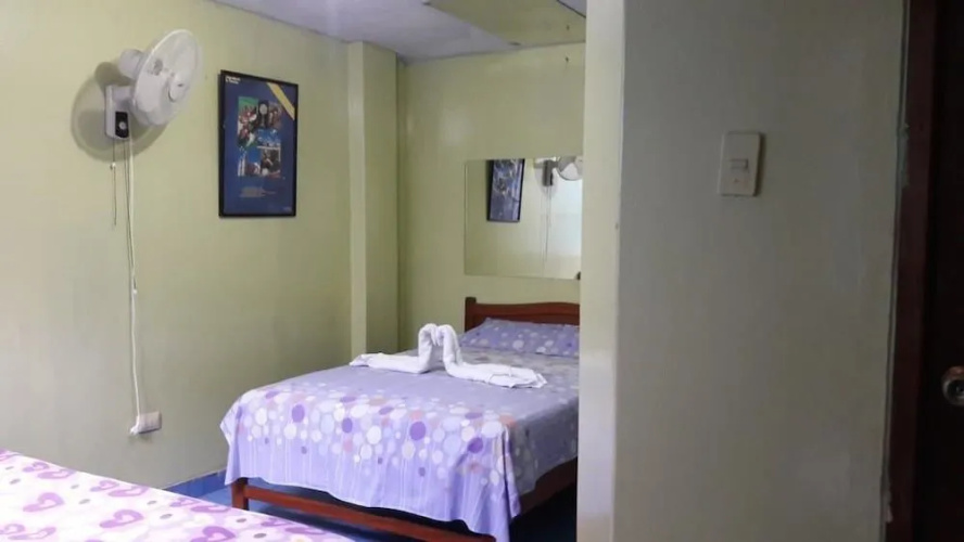 Hostal Huella's