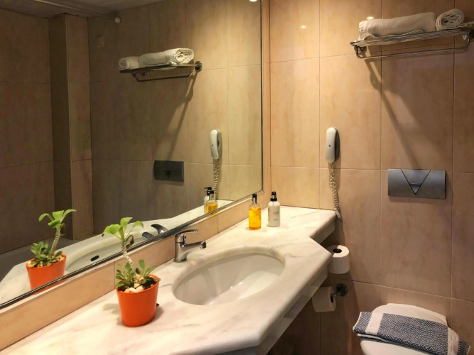 Caravel Apartment Hotel