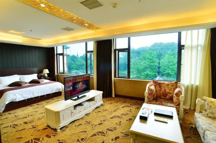 Phoenix Lake Impression Emei Hotel