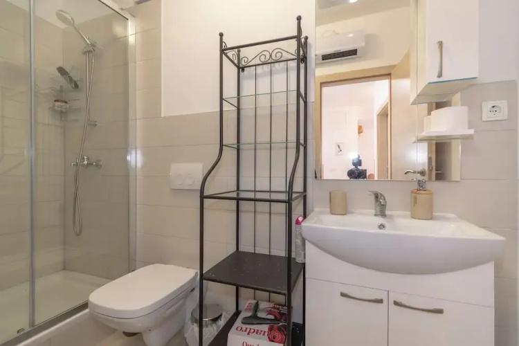 Kira, One Bedroom Apartment In Old Town