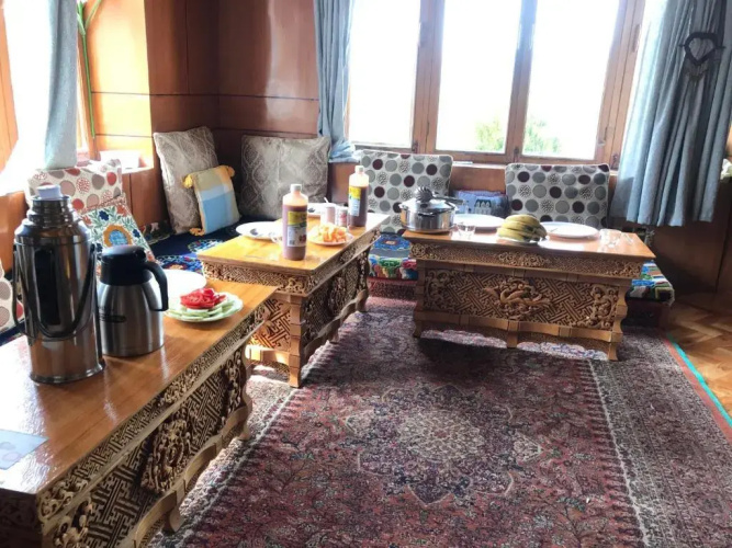 Raku Guest House