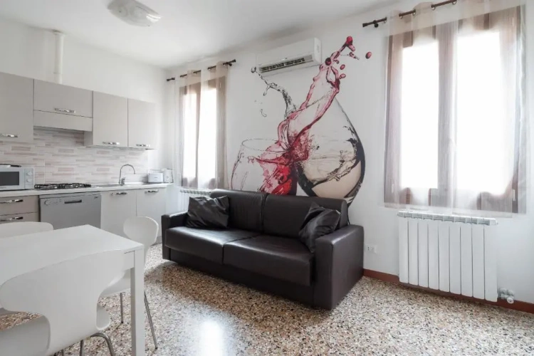2 Bedrooms Apartment