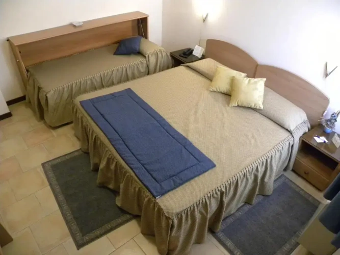 Standard Triple room