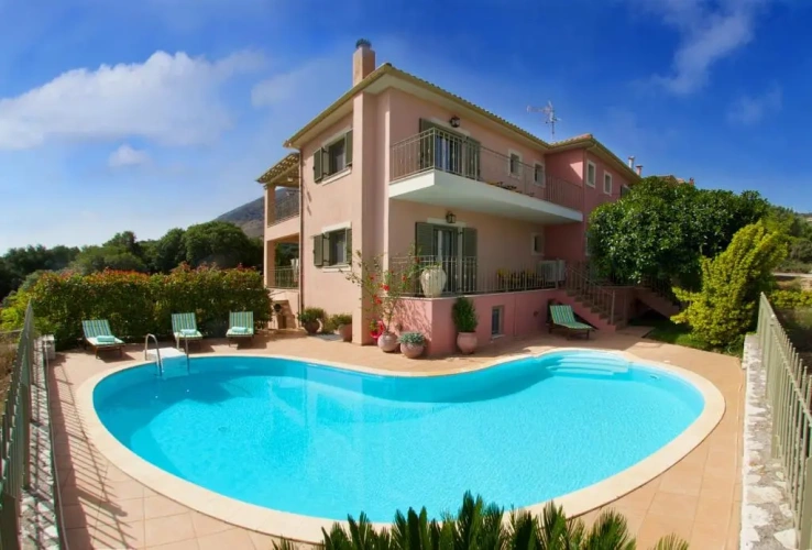 2 Bedrooms Villa