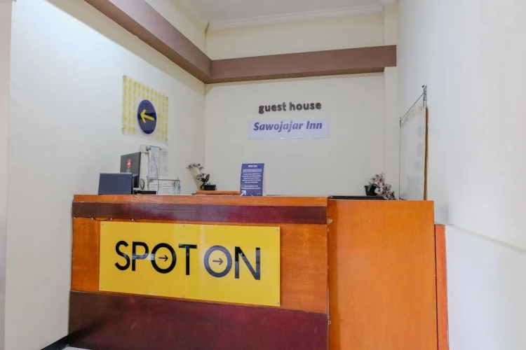 SPOT ON 1710 Sawojajar Inn