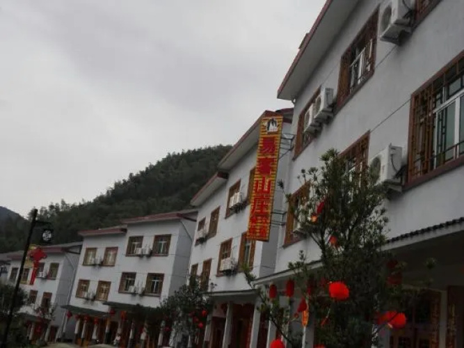 Sanyingshan Yi Inn(三清山易客山庄)