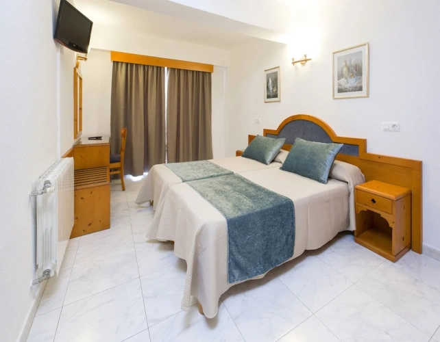 Standard Triple room