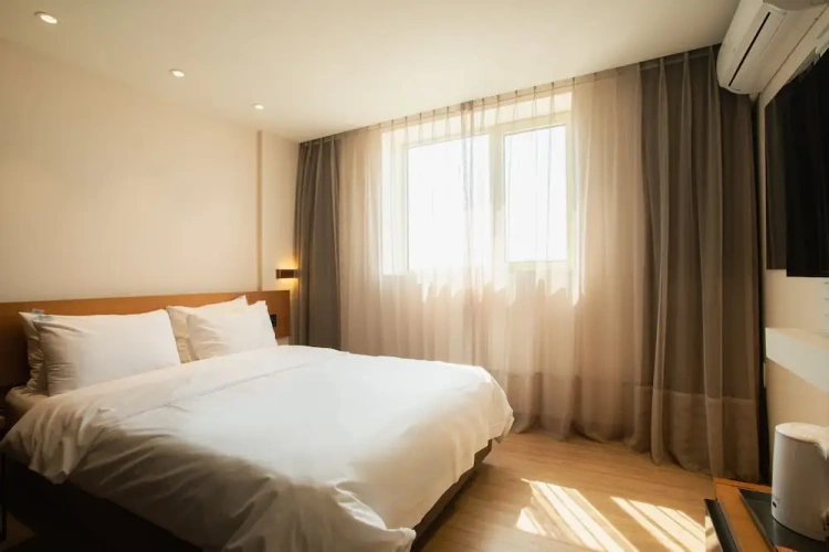 Standard Double room with city view
