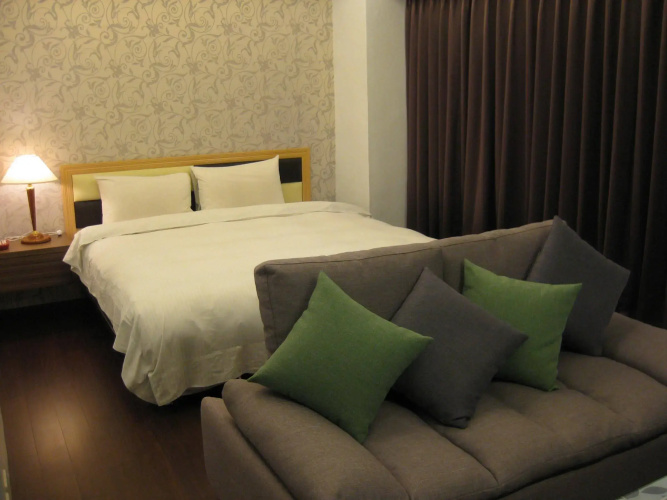 Champagne Hotel