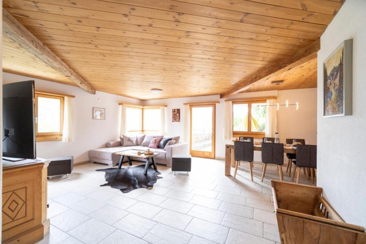 3 Bedrooms Apartment