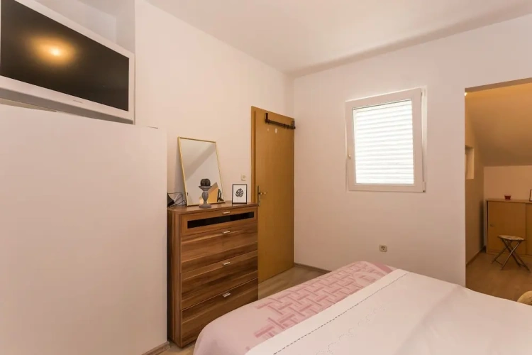 3 Bedrooms Apartment