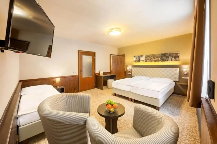 Standard Triple room
