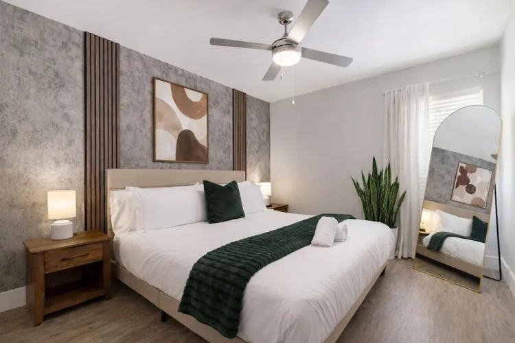 2 Bedrooms Apartment