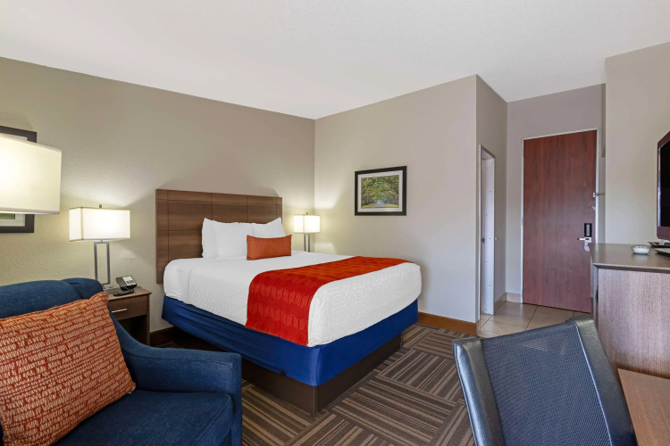 Best Western Colonial Inn