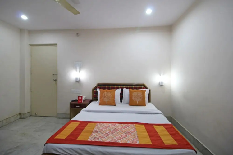 OYO 10400 Hotel The Ambassador