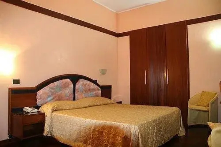Hotel Cesari