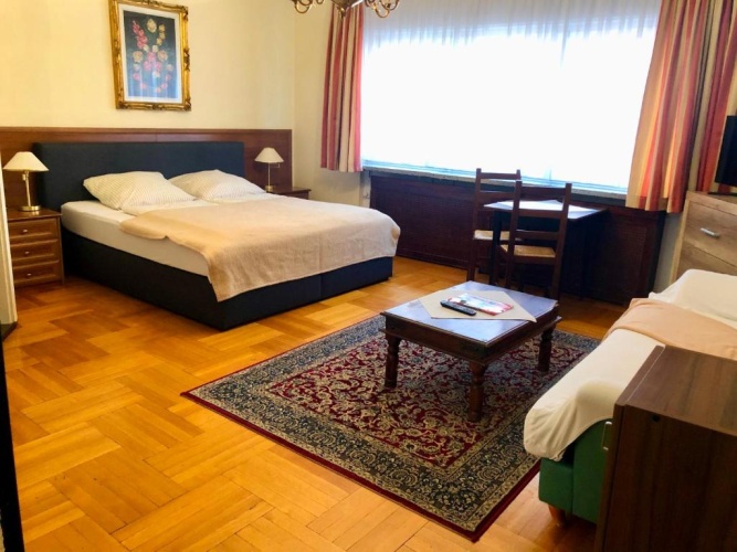 Standard Triple room