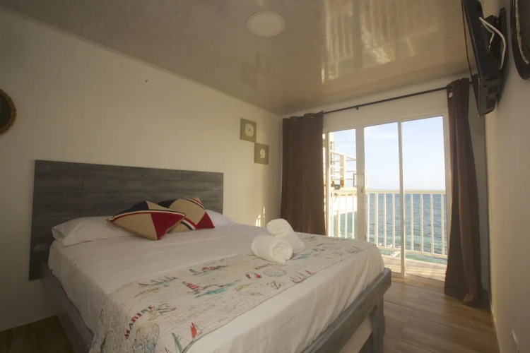 Nauticus Hotel