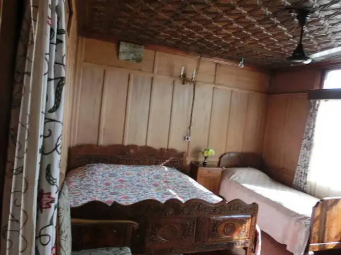 Rubany Palace Houseboat