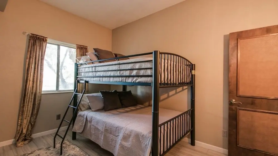 5 Bedrooms Studio
