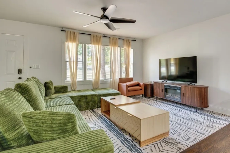 3 Bedrooms Apartment