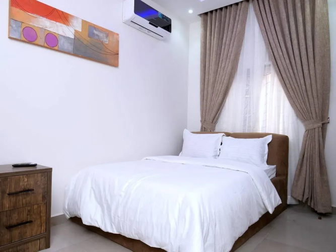 Luxury House - Sleeps 8 & Free Parking