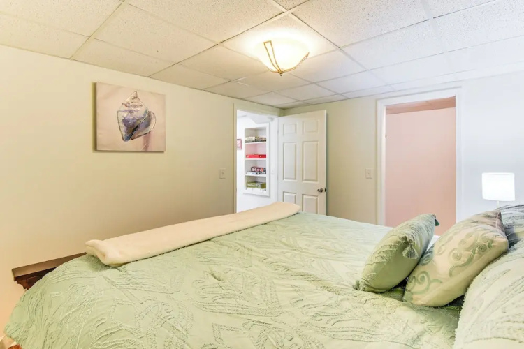 2 Mi to Toccoa Falls: Cozy Getaway w/ Yard!