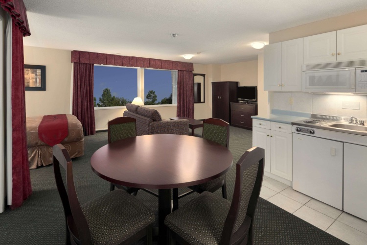 Travelodge By Wyndham Nanaimo photo 12