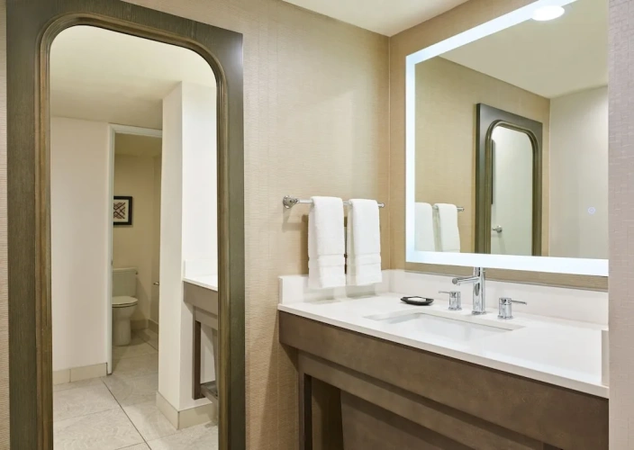 Quadruple Club Suite with balcony and with mountain view