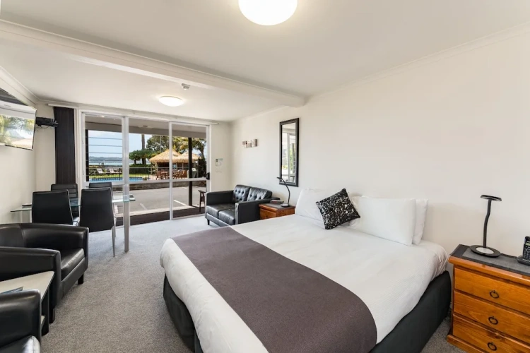 1 Bedroom Deluxe Suite
