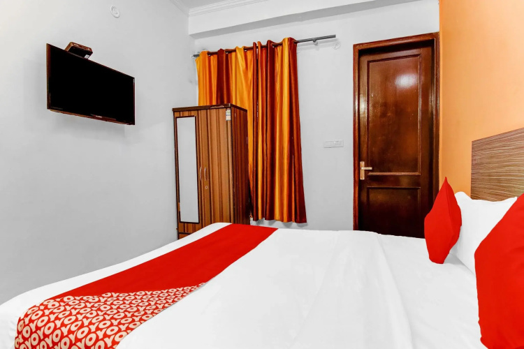 Flagship Hotel Orlov