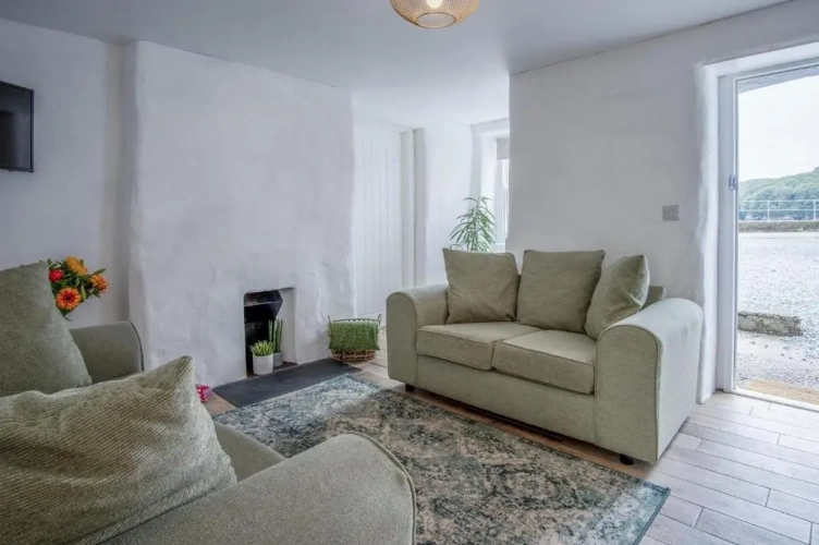 2 Bedrooms Cottage