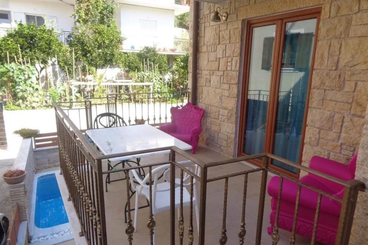 Leda suites