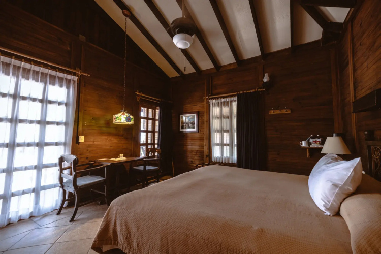 Petit Lafitte Beachfront Hotel & Bungalows