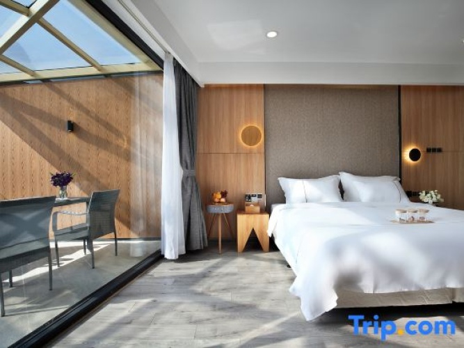 Luxury Suite