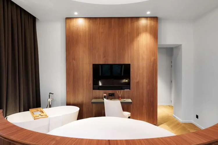 Luxury Suite