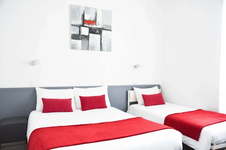 Standard Triple room