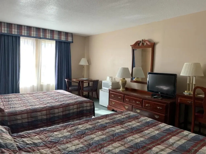 Hardman House Inn & Suites