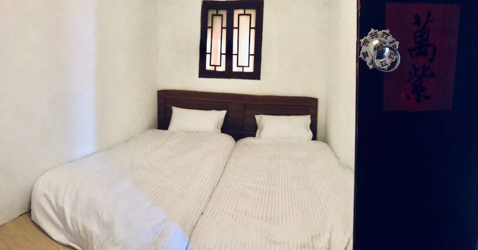 Tomato red classical Homestay