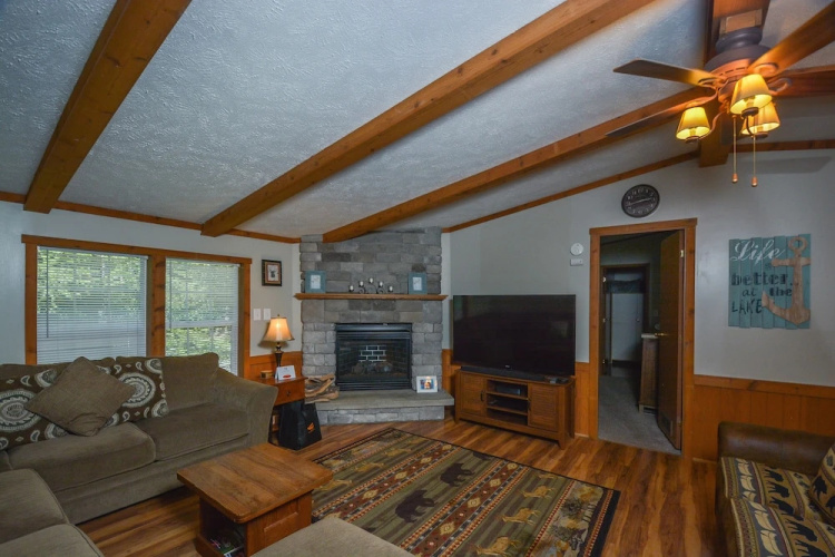 Knotty Pines 3 Bedroom House