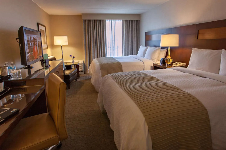 Doubletree by Hilton Pittsburgh — Green Tree