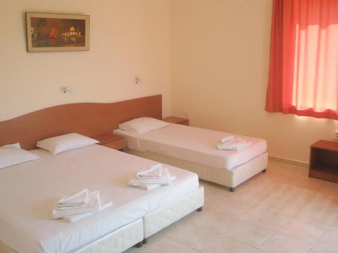 Standard Triple room