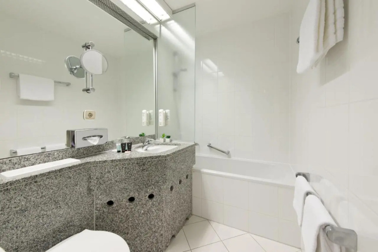 Leonardo Hotel Heidelberg City Center photo 11