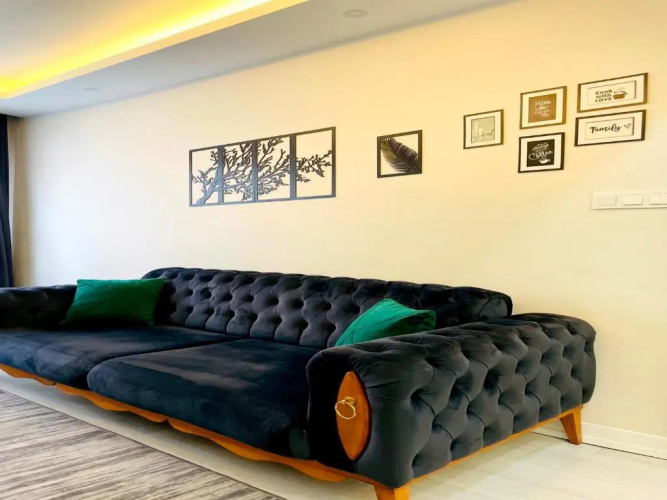 LUXE Bright 2bdr in Center