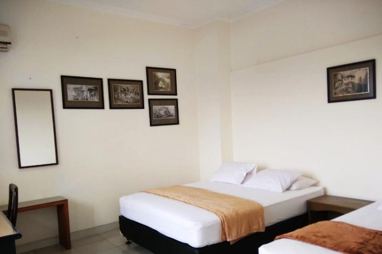 Standard Triple room