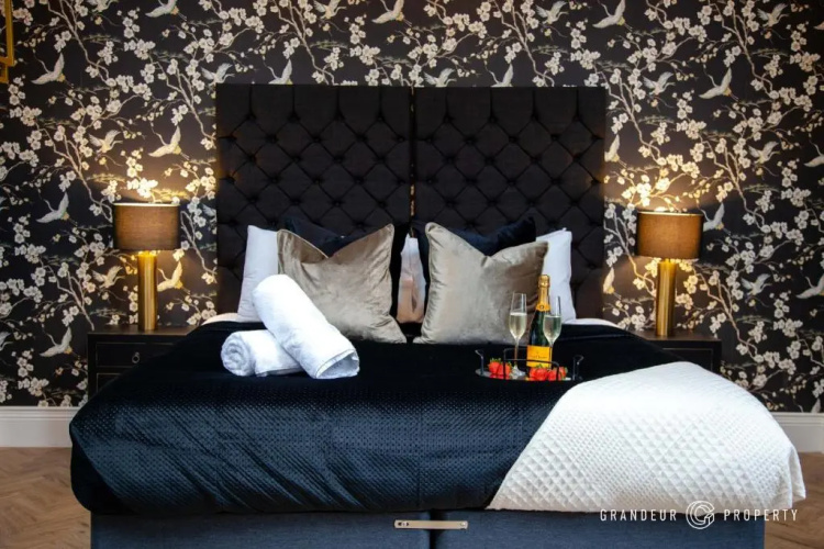 Opulent 2bedroom Apartment, Bournemouth, Parking