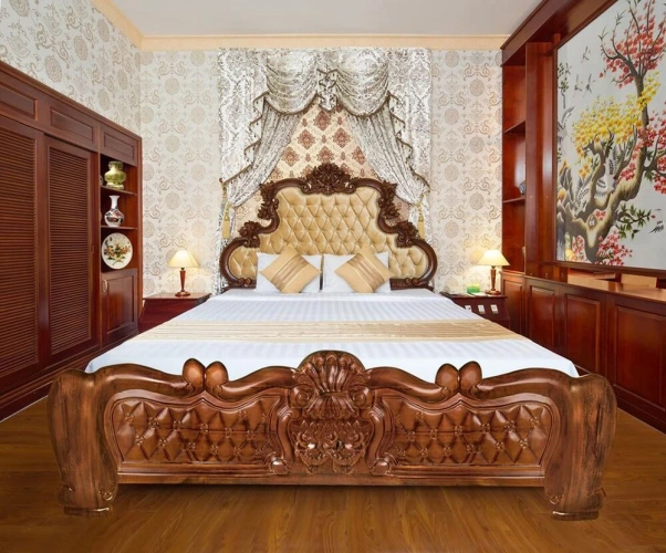 Suite with city view